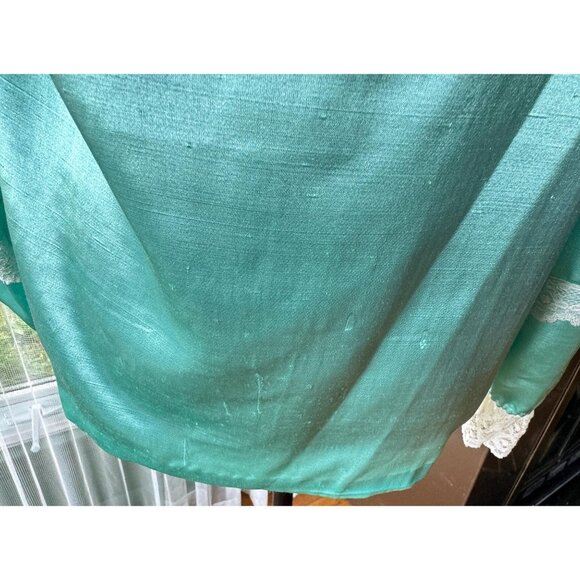 Vintage 1960s pajama top, mint/aqua, wide cream lace yoke & trim, puff shoulders - Picture 5 of 9